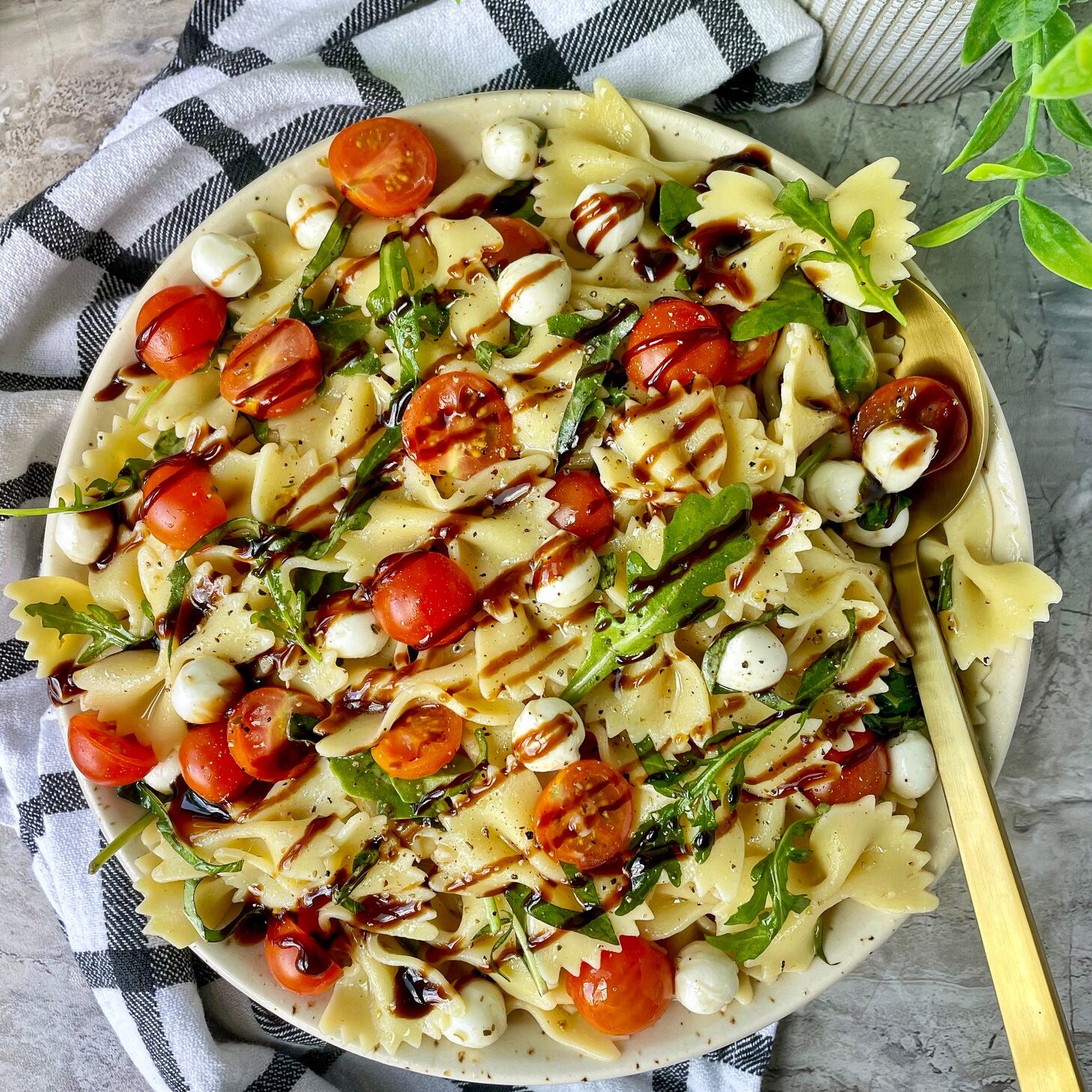 easy-caprese-pasta-salad