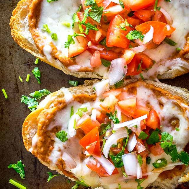 molletes-bread-rolls-with-beans-and-cheese-pico